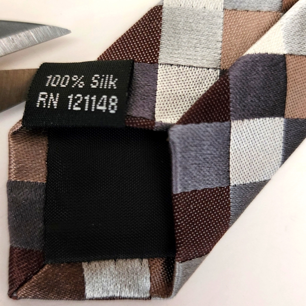 Bugatti Diamond Pattern Tie - Picture 5 of 6